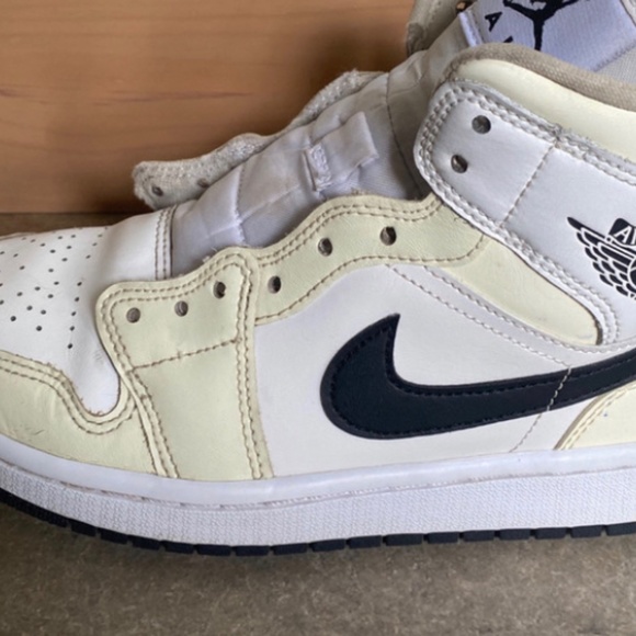 Air Jordan 1 Mid Coconut Milk (w) 8US - Picture 7 of 7